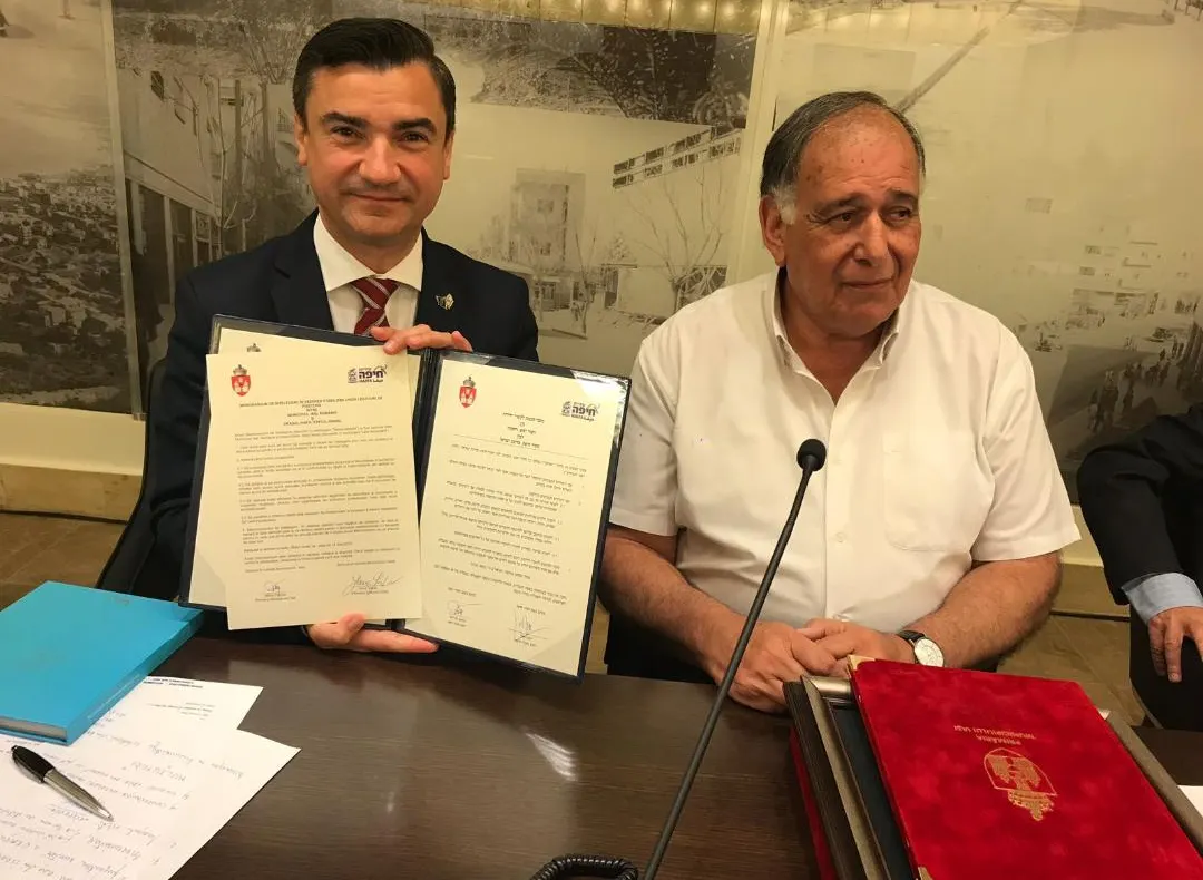 Primarul Mihai Chirica a semnat acordul de înfrățire cu orașul israelian Haifa
