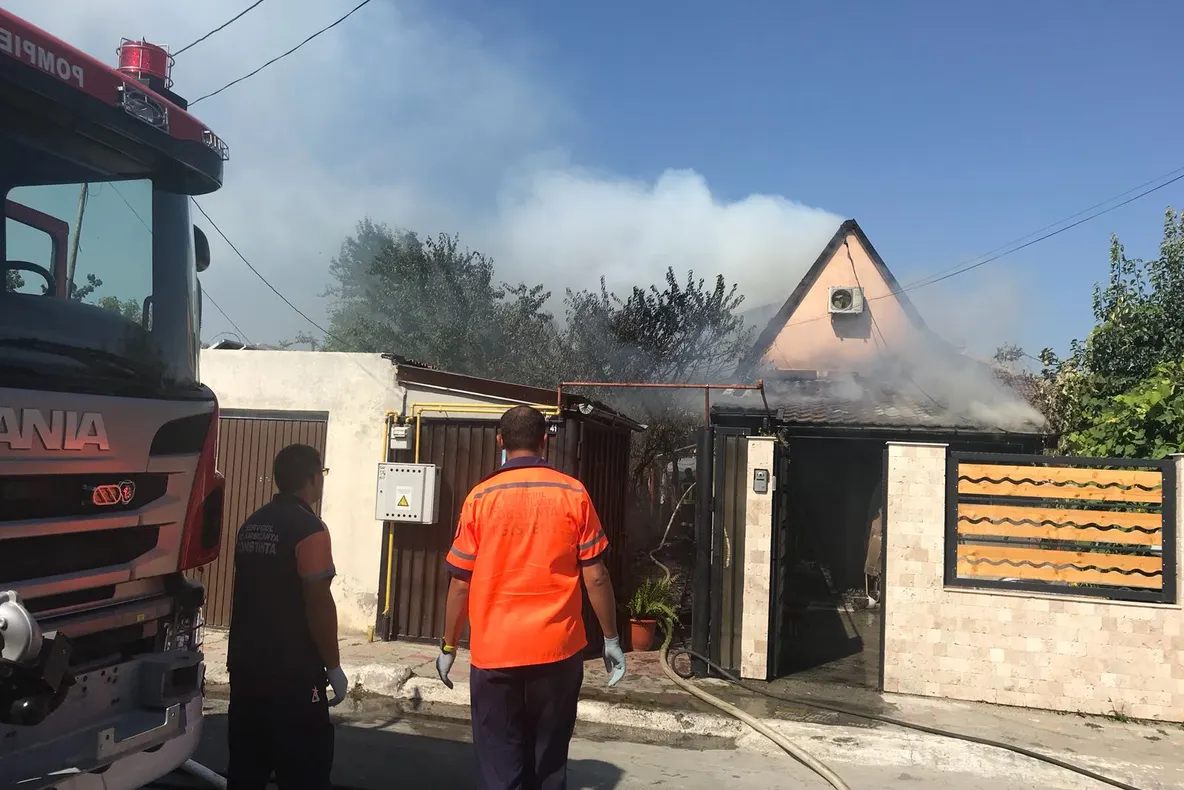 Incendiile au cuprins Iașul: joaca unor copii era să provoace o TRAGEDIE!