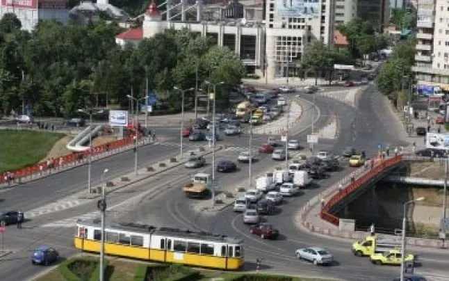 Restricţii de circulaţie în intersecţia din Podu Roş
