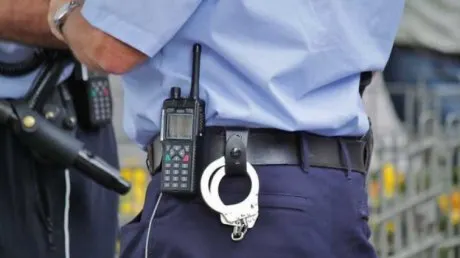 Ieşean de 90 de ani, jefuit pe stadă de un individ care i-ar putea fi strănepot