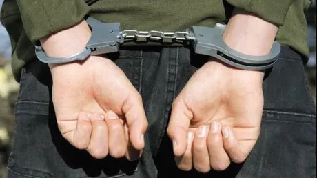 Spargere într-o farmacie din Iaşi, suspectul - încătuşat