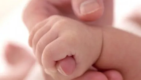 Primul nou-născut al Iaşului din 2019, un băieţel