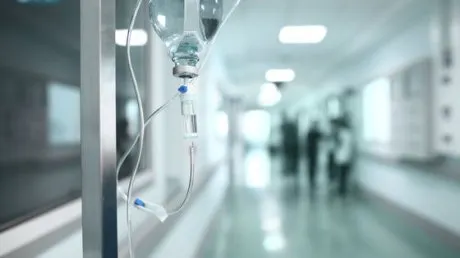 În stare GRAVĂ, la spital, după ce a fost bătut "măr"!