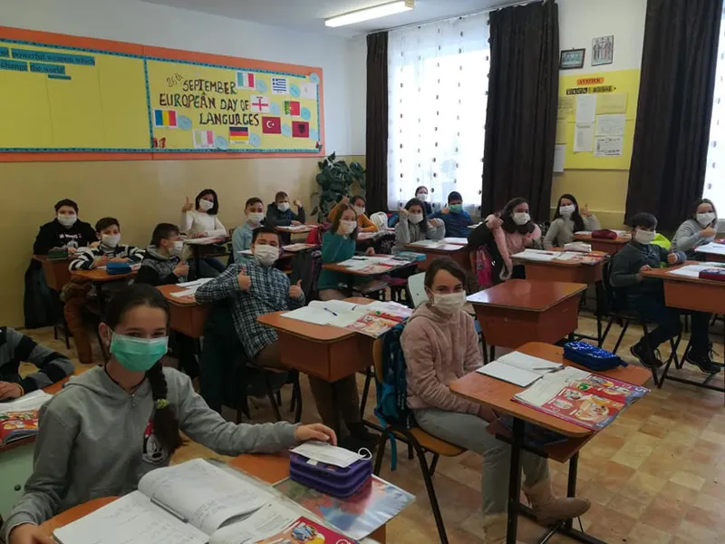 Cursuri suspendate la trei şcoli din Iaşi