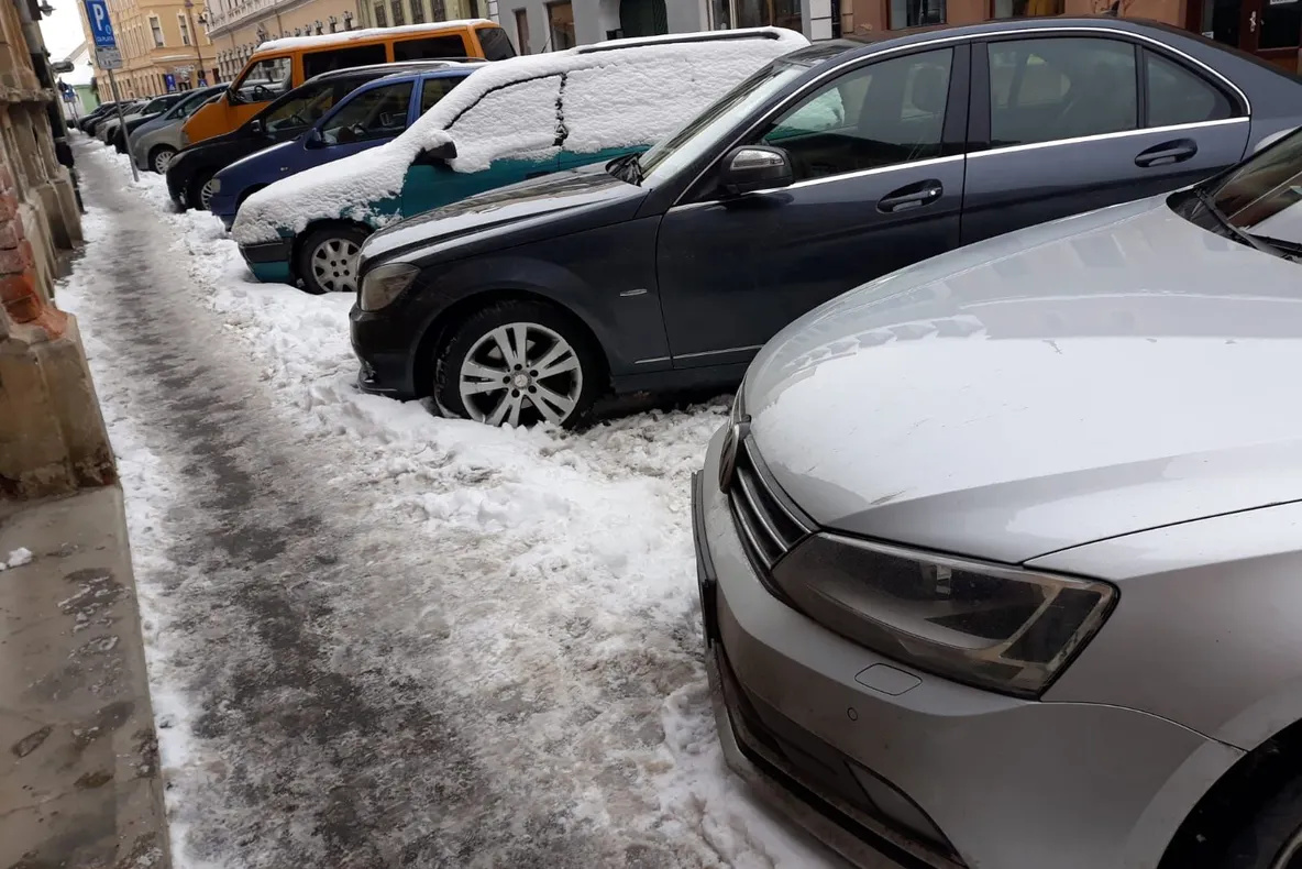 Locuri de parcare, scoase la licitație