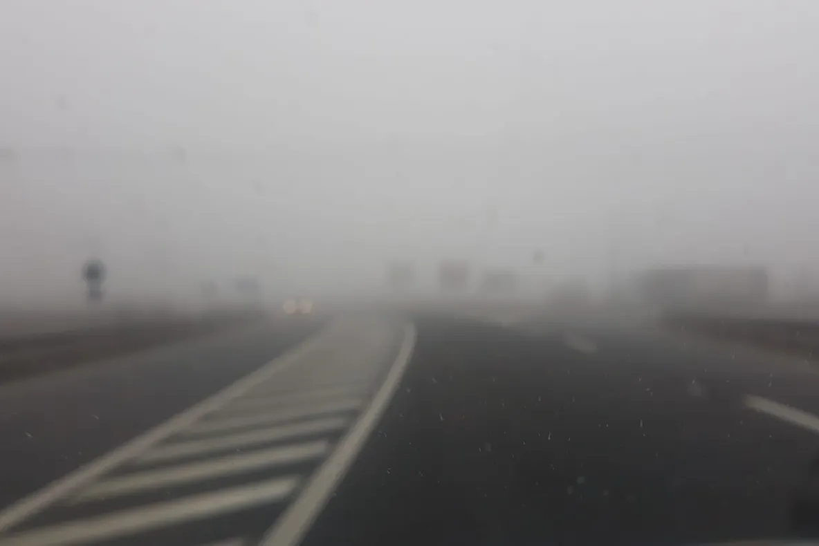 Infotrafic: Ceață densă pe drumurile din România. Vizibilitate sub 50 de metri în mai multe județe