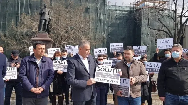 Protest al liberalilor ieșeni cu privire la nivelul ridicat de poluare din oraș