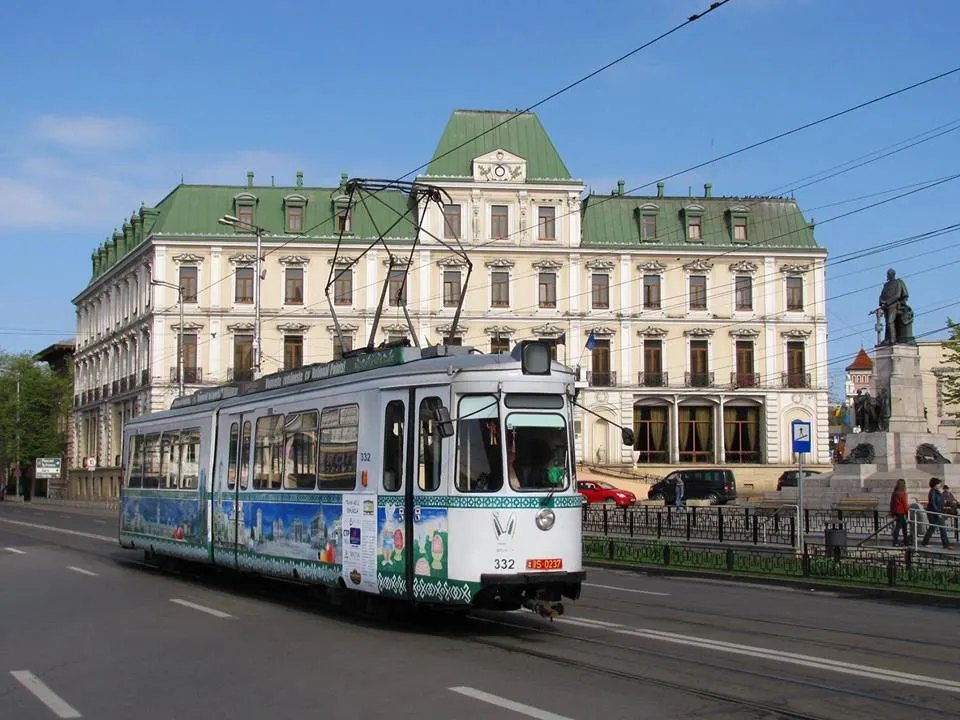 La Iași, Iepurilă sosește cu tramvaiul