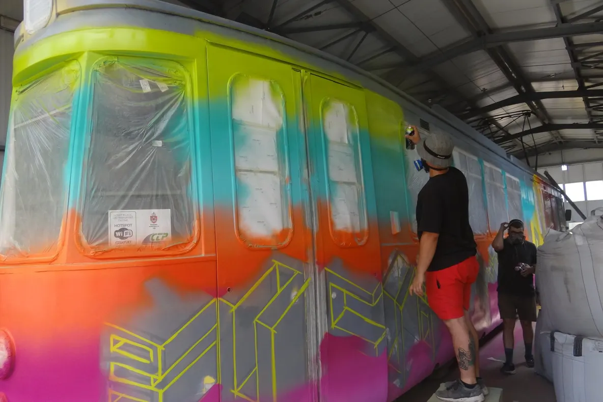 Un nou tramvai personalizat în cadrul proiectului „Graffiti pe tramvai” - FOTO