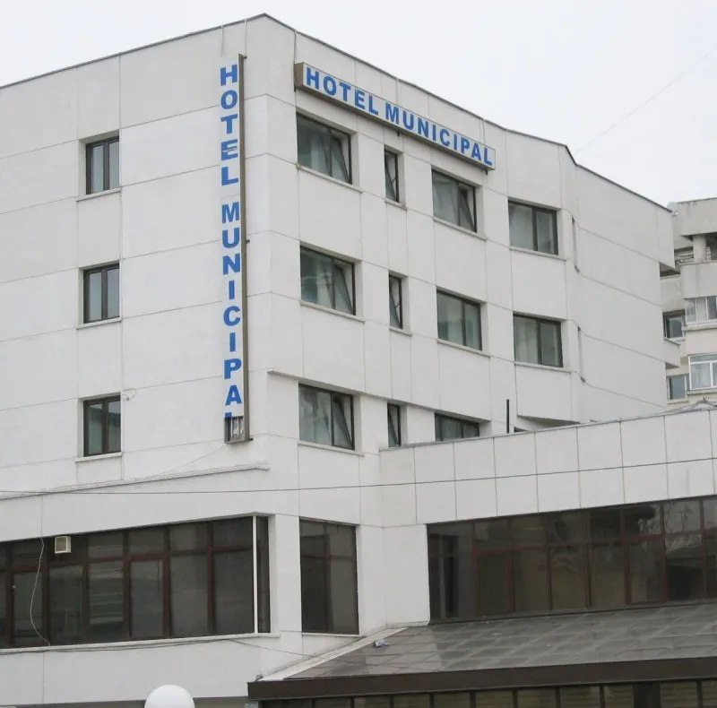 Soluția jenantă găsită de primarul Mihai Chirica pentru lipsa creșelor trimite copiii la Hotel Municipal