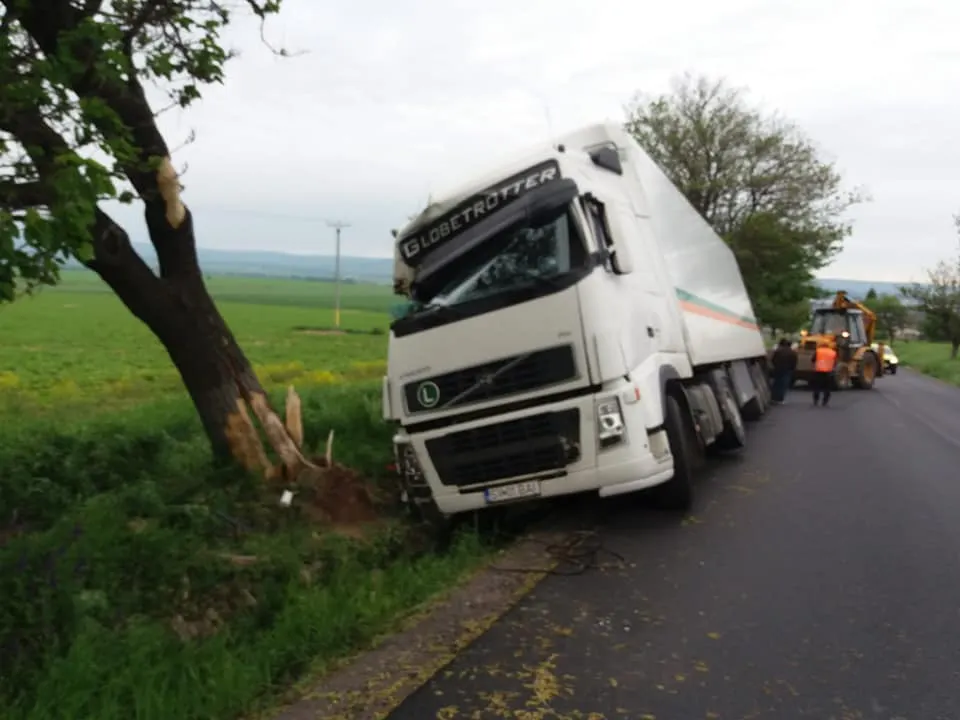 IMPACT: Fetiţă, lovită de un TIR!
