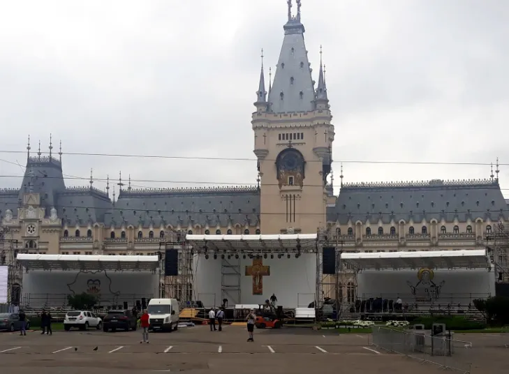 Vii să-l vezi pe Papa Francisc. Până la ce oră poți intra în sectorul unde ai permis