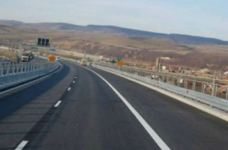 Incredibil: Autostrada Ungheni - Iași - Târgu Mureș, blocată de oblete și caras!