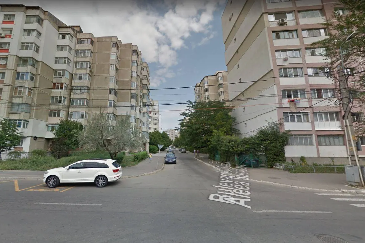 Lucrări pe aleea Sucidava, în această săptămână