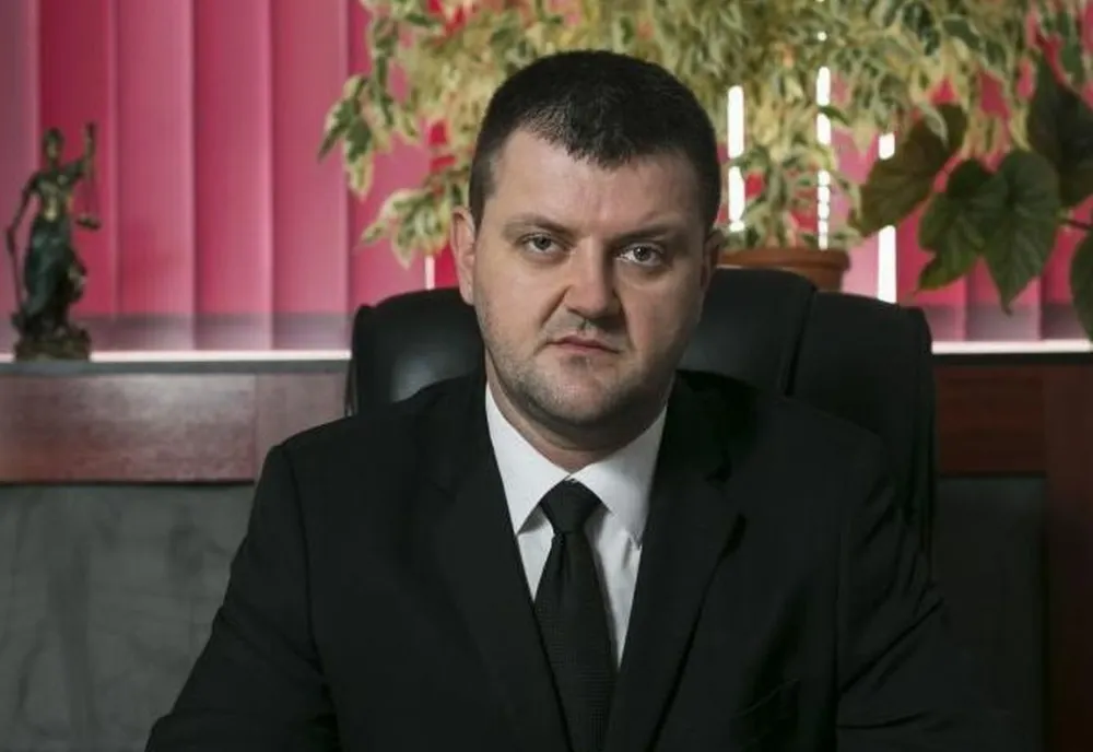 Avocatul celui acuzat că ar fi împuşcat un bărbat şi a fugit: „Clientul meu este nevinovat!“