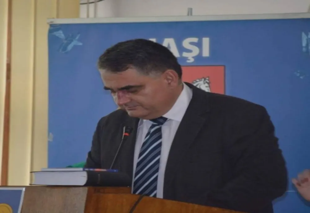 Un consilier județean cere interzicerea fumigenelor și petardelor pe stadioane