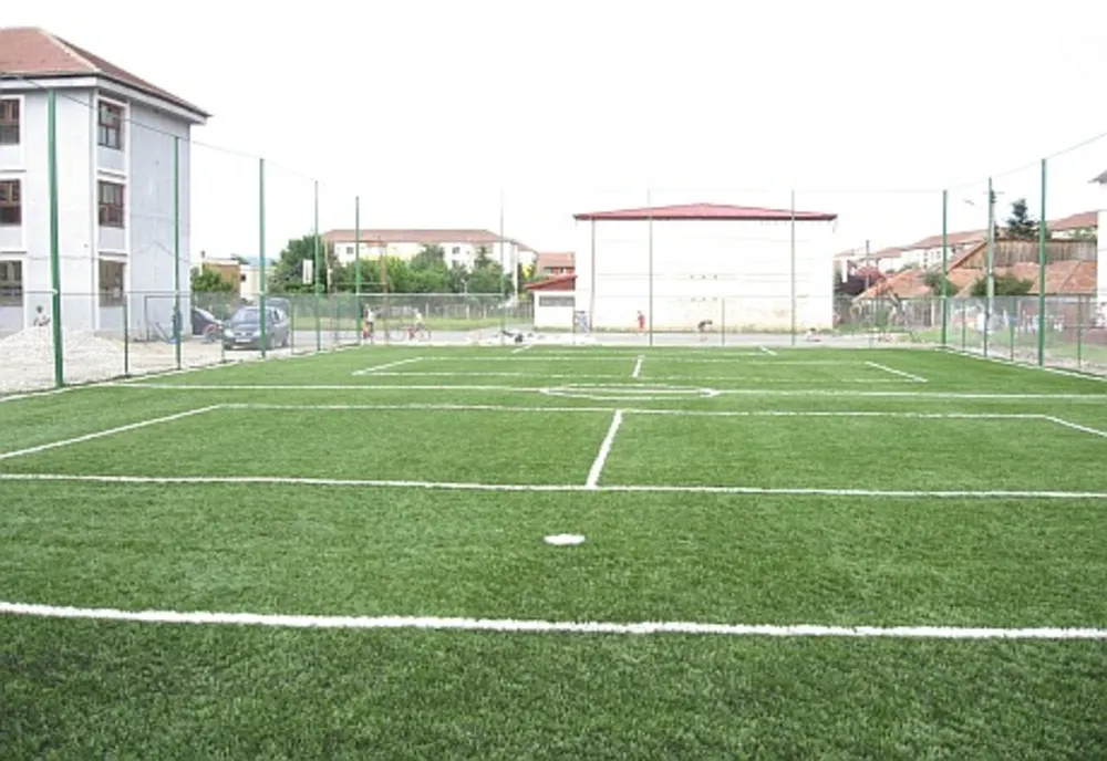 Primăria Iași cheltuie peste 2,5 milioane de lei pentru niște terenuri de sport. Unde vor fi acestea amenajate