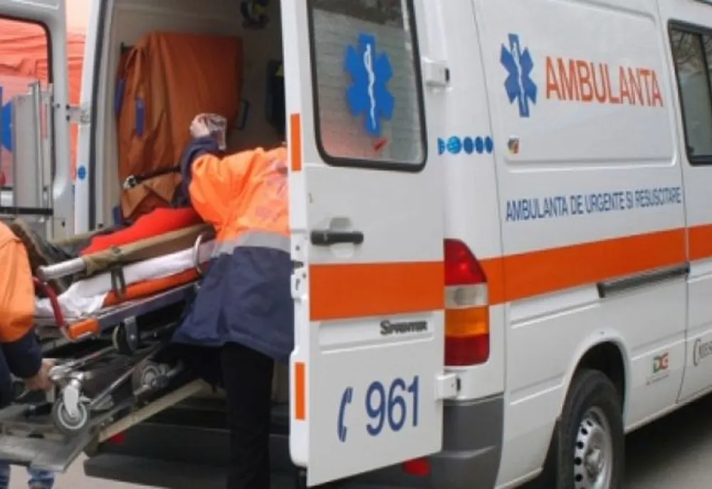 Un tânăr a băut până prietenii au chemat salvarea. De ce vor să trimită medicii la Socola