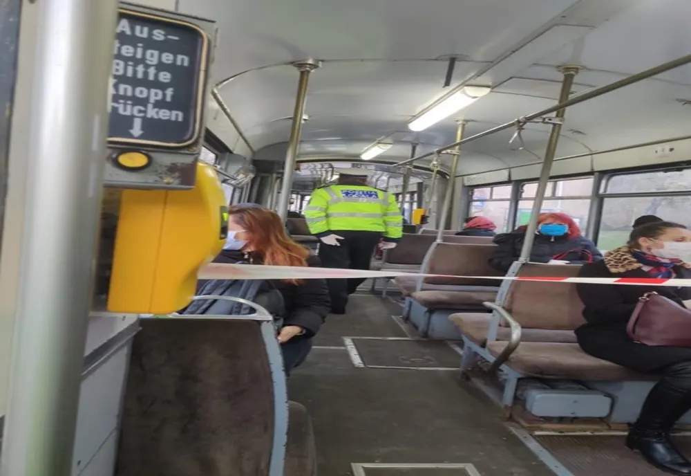 Măsuri luate de poliție în mijloacele de transport în comun din Iași. În ce condiții aveți voie să circulați cu tramvaiele sau autobuzele