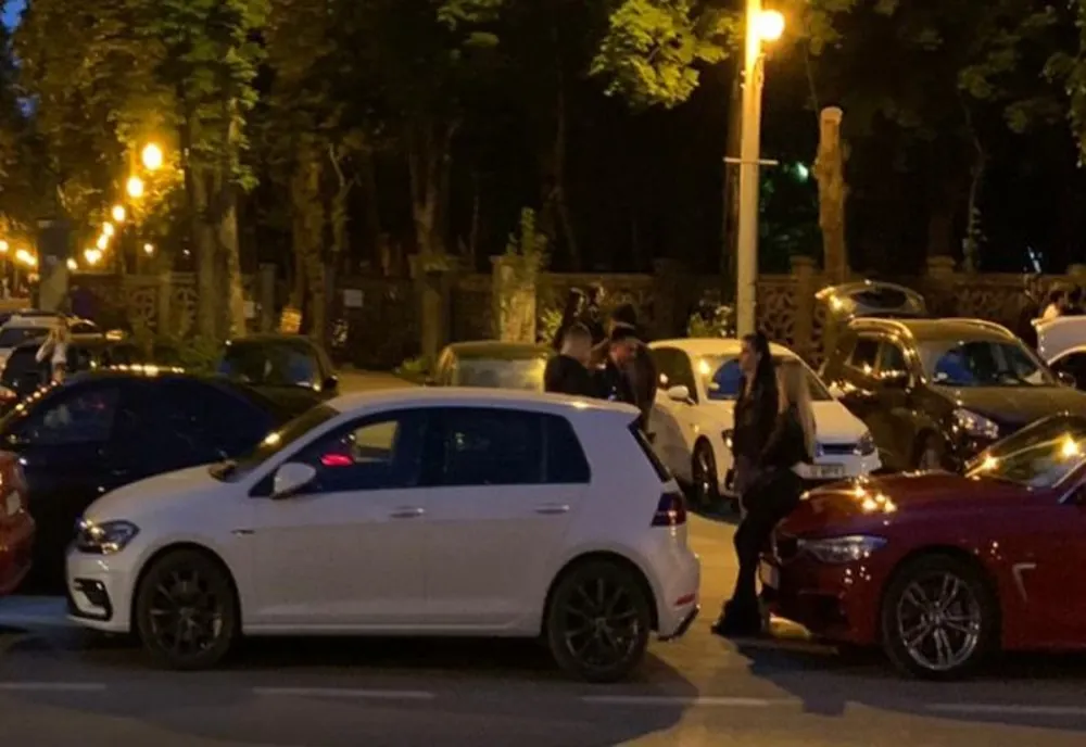 Parcul Copou, luat cu asalt în prima seară a stării de alertă - FOTO
