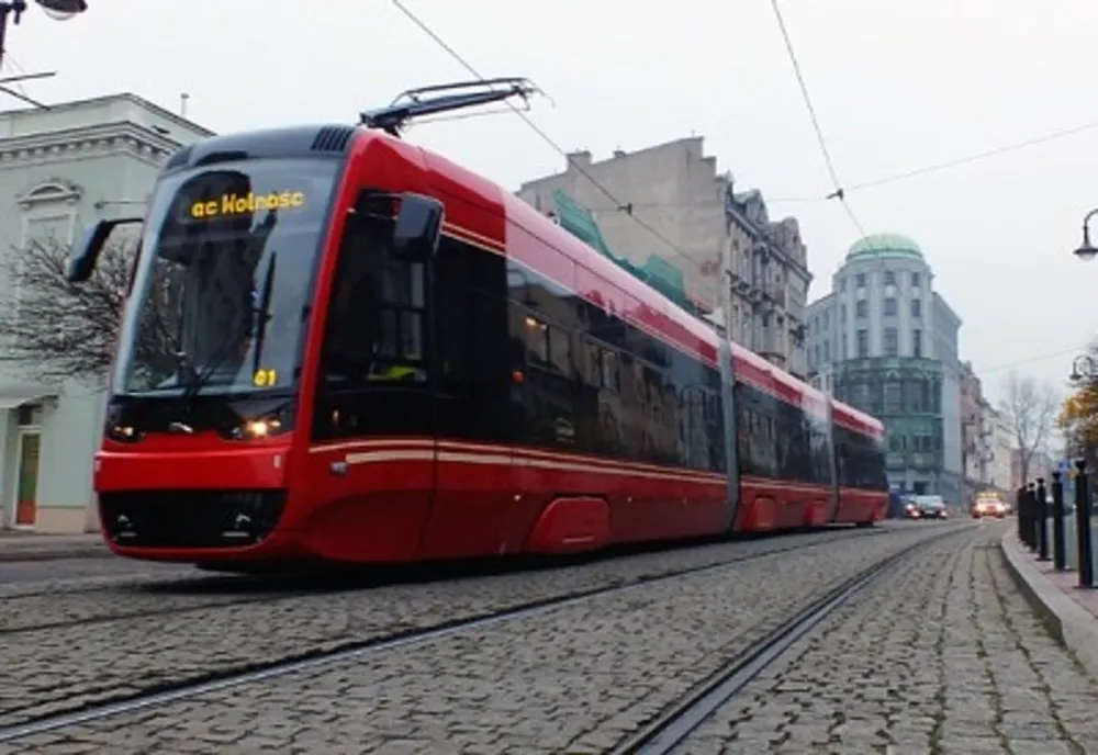 De ce ajung cu întârziere tramvaiele poloneze de la PESA