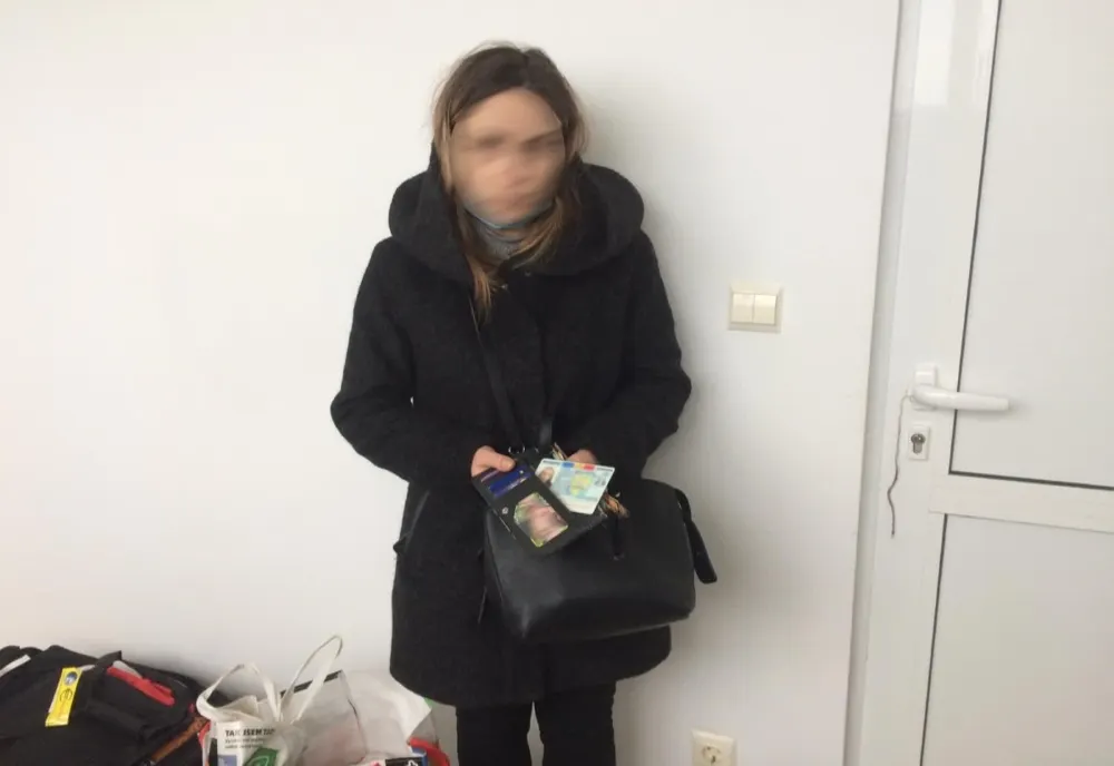 Carte de identitate falsă cumpărată de la Paris cu 150 de euro