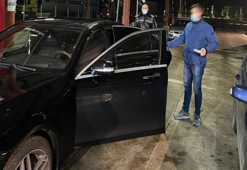 200 de euro și dosar penal, prețul pentru o carte de identitate și un certificat de naștere false
