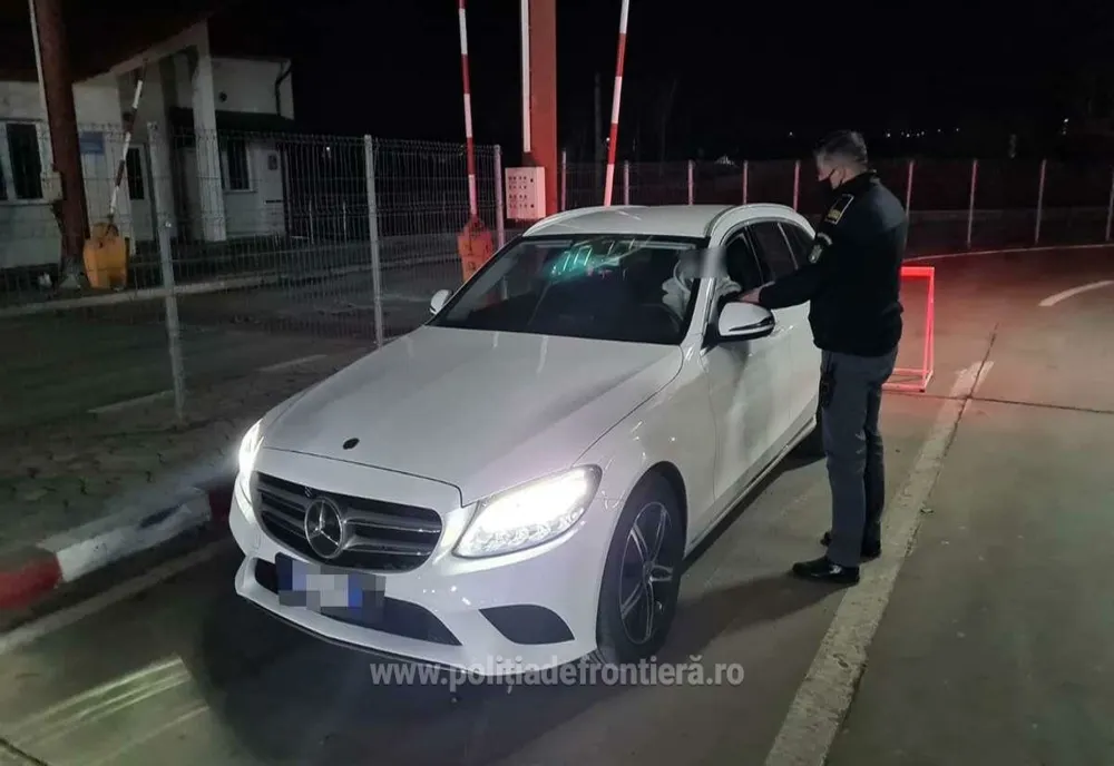 A încercat să treacă vama cu un bolid de lux închiriat din Italia
