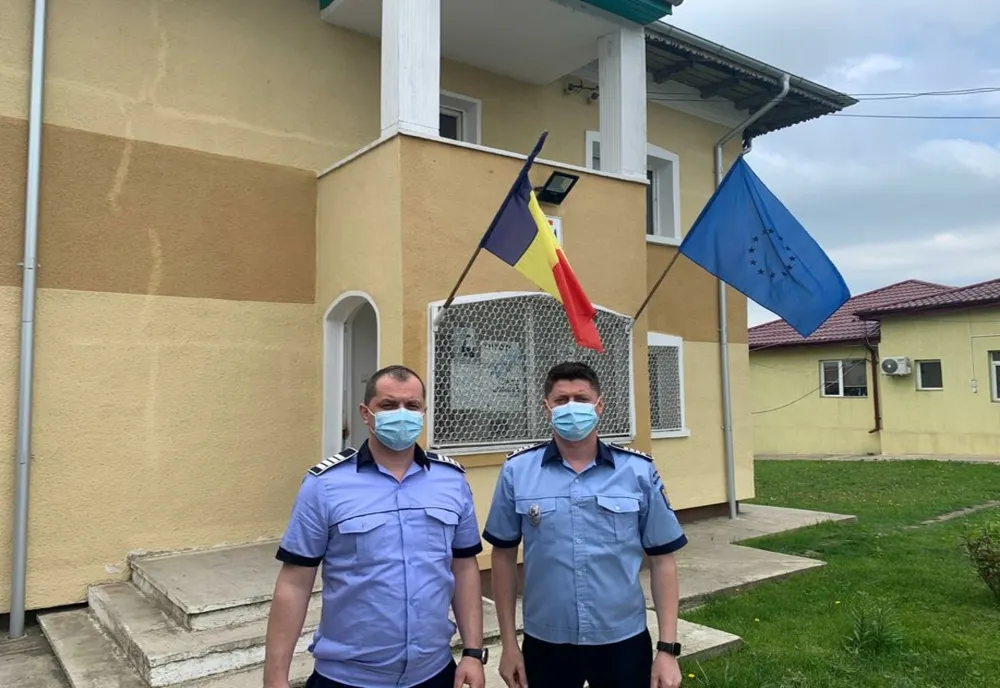 Doi polițiști au salvat viața unui bărbat