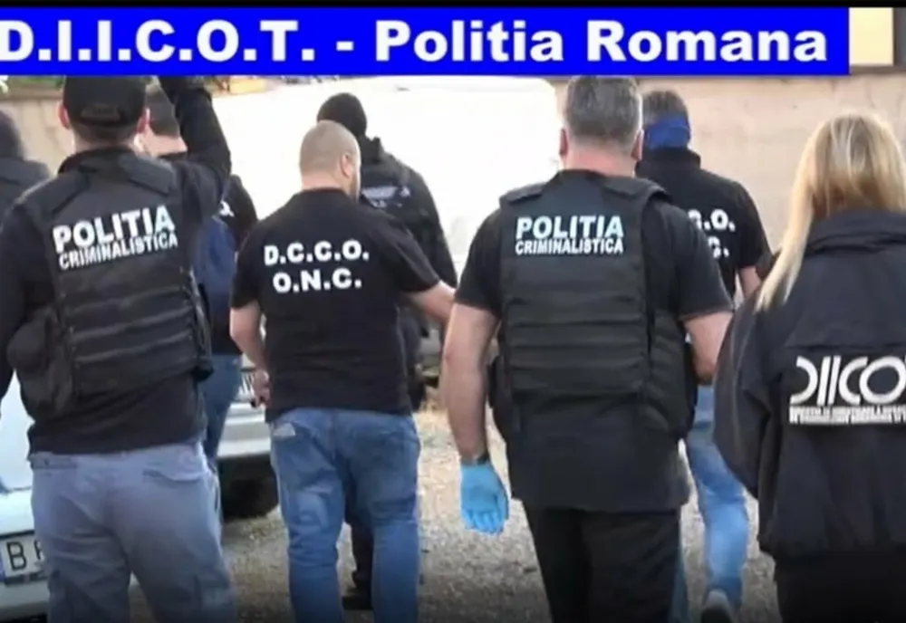 Percheziții la persoane bănuite de pornografie infantilă. Procurorii au descins și la redacția unui ziar online
