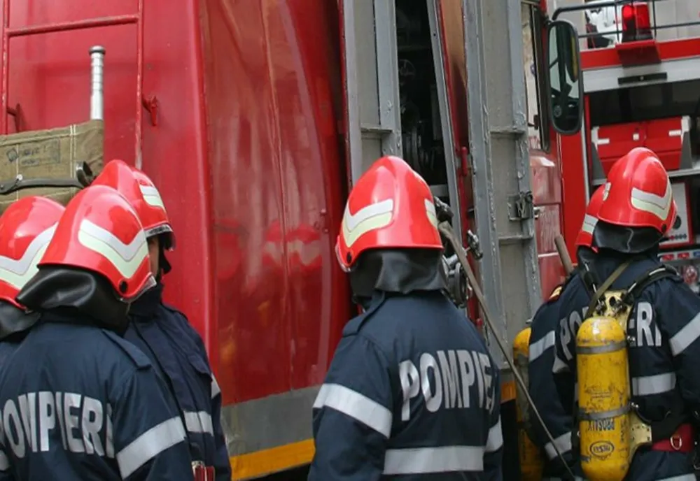 Femeie cu arsuri pe față în urma unui incendiu izbucnit într-un cămin studențesc