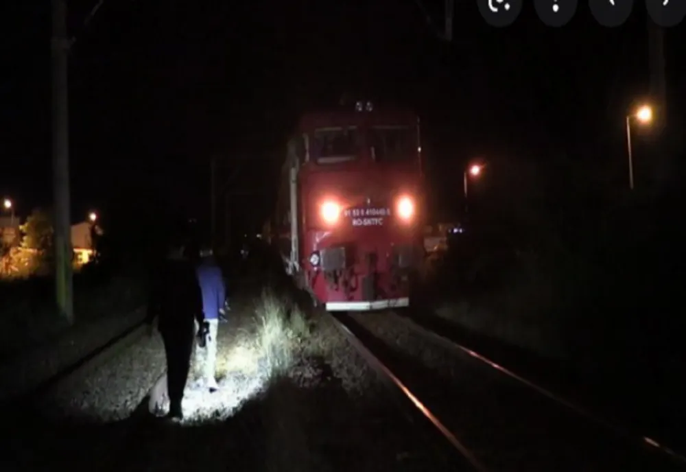 Mașină lovită de tren la Valea Lupului