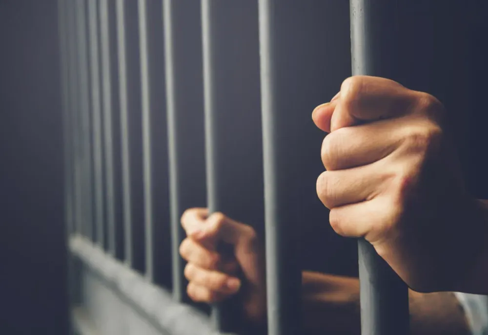 Infractor deosebit de periculor, condus la închisoare! Ce fapte a săvârșit bărbatul