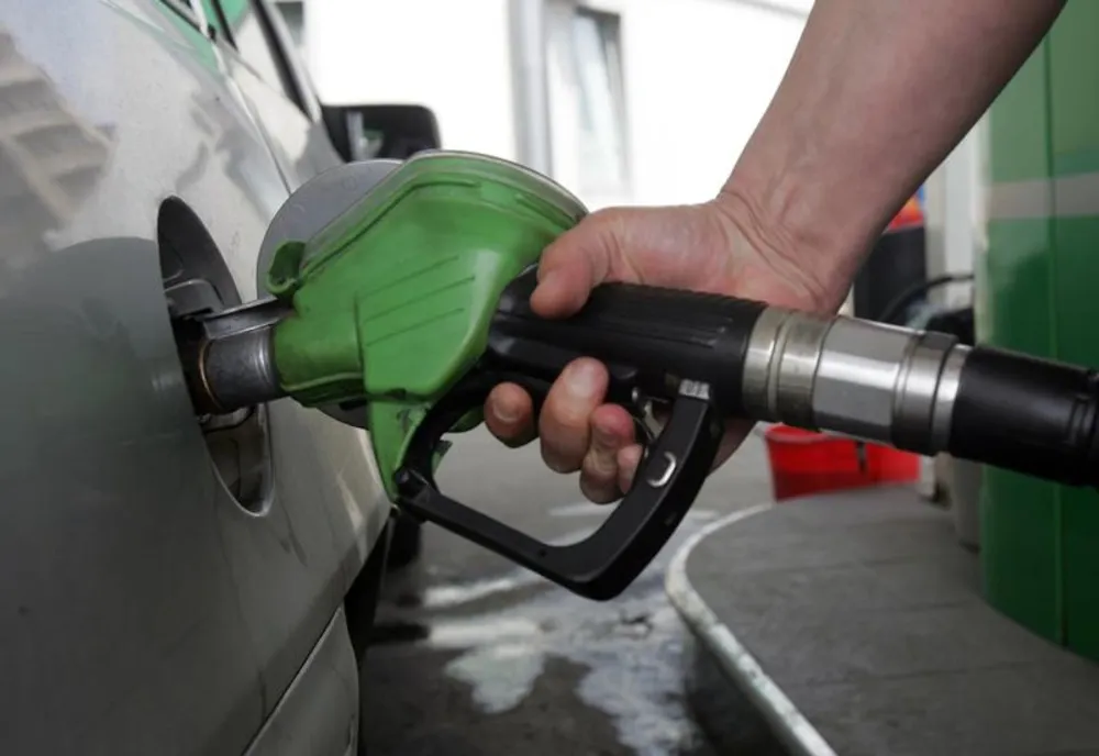 Coaliția stabilește luni dacă prelungește schema de compensare la carburanți - SURSE