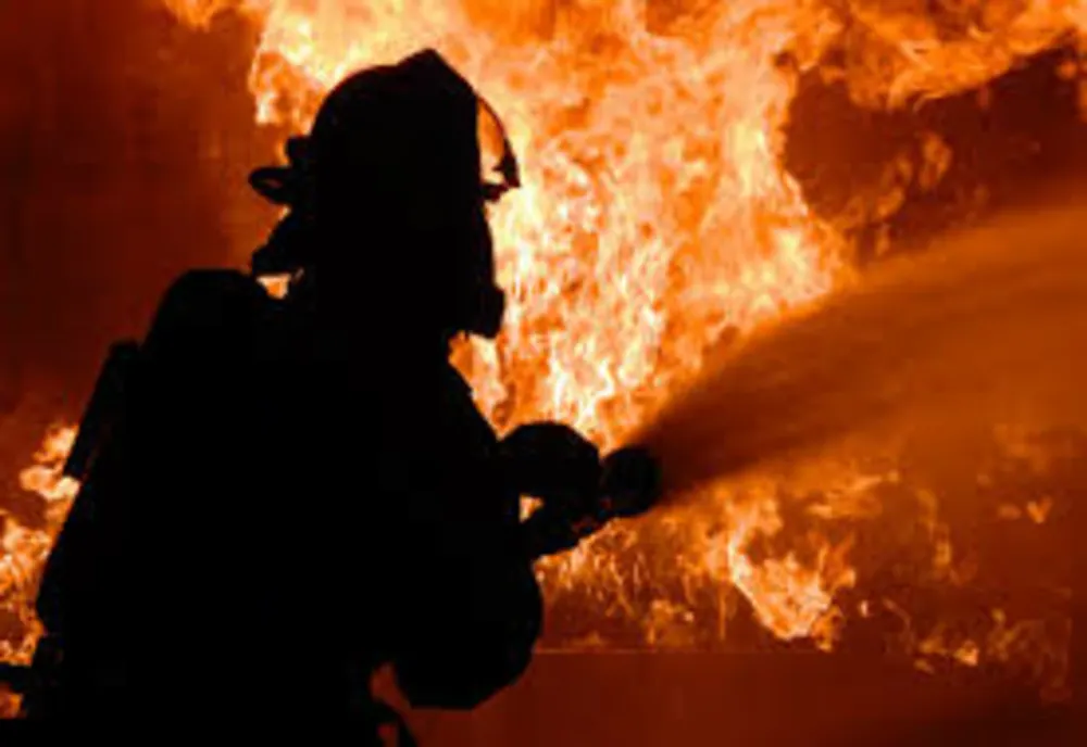 O femeie în vârstă de 90 de ani a fost găsită carbonizată după ce casa i-a luat foc