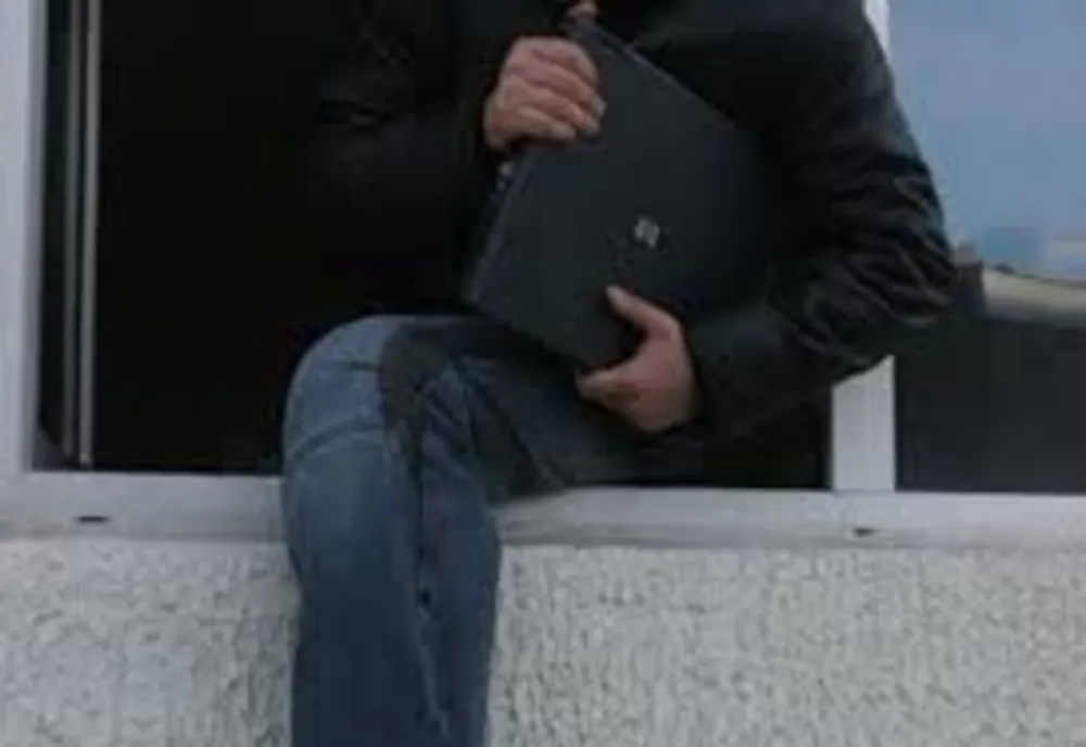 Lăsat fără un laptop de 1 600 de euro