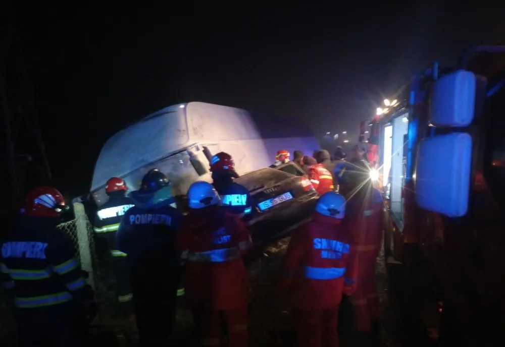 Accident rutier la Bohotin între un autobuz și un autoturism 