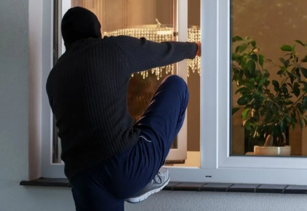 Minori arestaţi pentru furturi din locuinţe