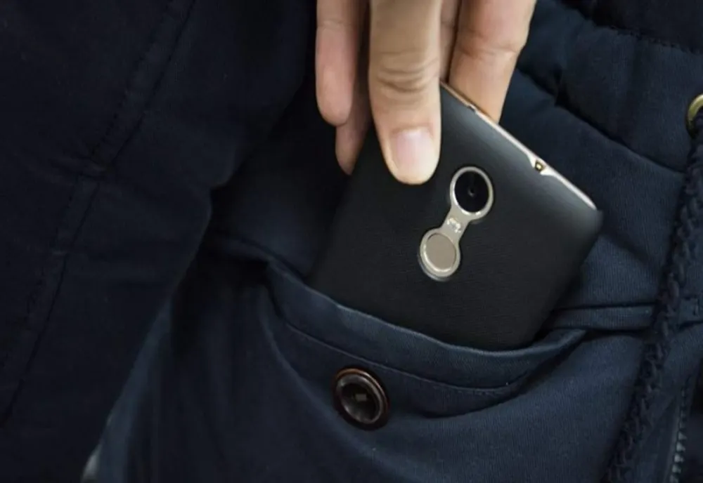 În arest pentru furtul unui telefon