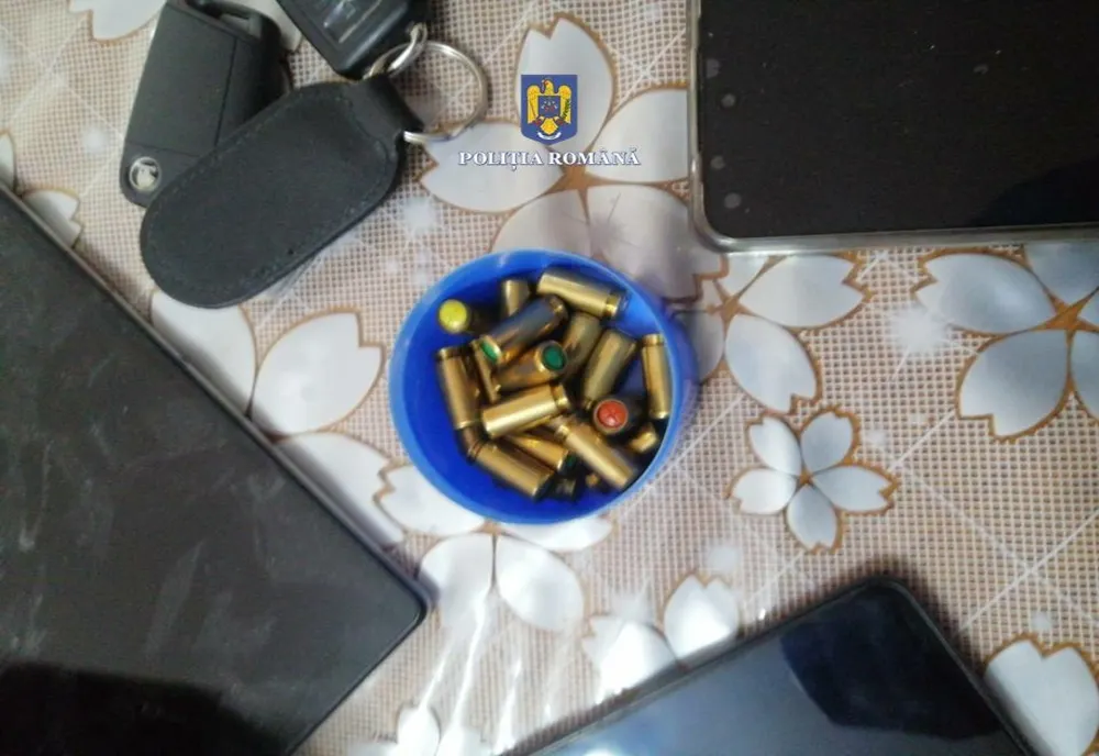 Contrabandiști reținuți de polițiști. Opt persoane duse în arest după 16 percheziții