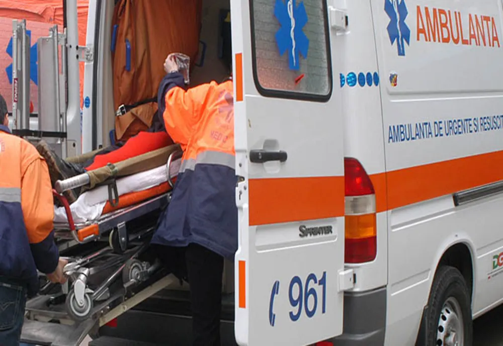 Accident rutier în județul Iași. Un autoturism a ricoșat în curtea unei gospodării: șapte răniți