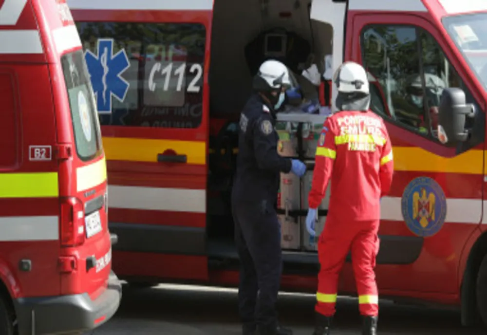 Tânăr bătut cu bestialitate în plină stradă, la Iași, de doi indivizi care au vrut să-i fure câinele