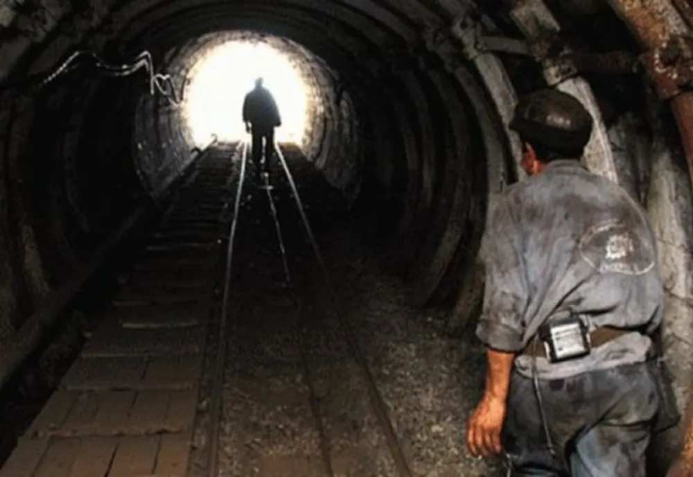 NEMULȚUMIRI ÎN RÂNDUL MINERILOR: CER PĂSTRAREA CONDIȚIILOR DE PENSIONARE ÎN NOUA LEGE