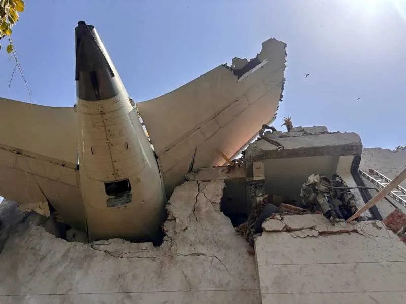 AVION PRĂBUȘIT ÎN INDIA CU PESTE 100 DE OAMENI LA BORD