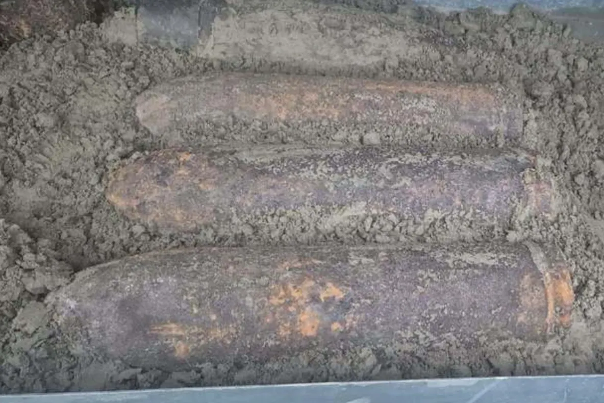 Proiectile explozive descoperite pe șantierul Autostrăzii A8, în Iași. Avertismentul transmis de ISU