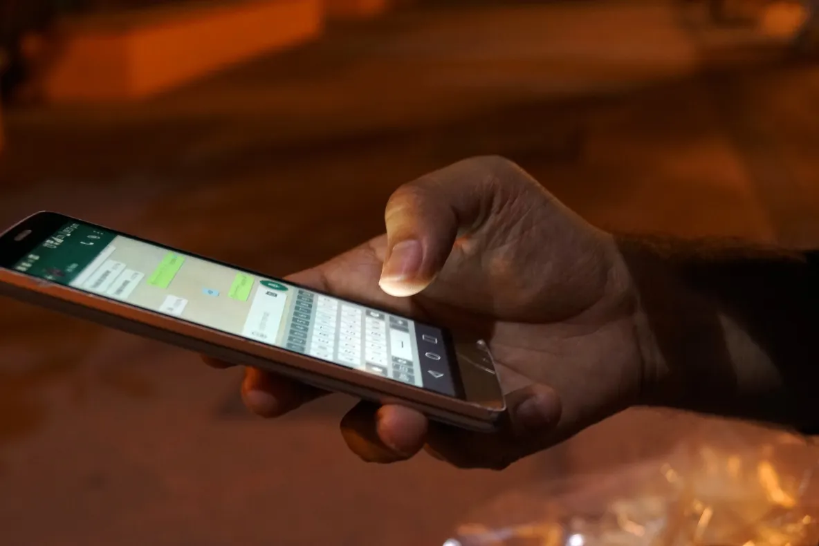 Românii ar putea primi SMS înainte să le expire actele. Ce prevede proiectul adoptat de Senat
