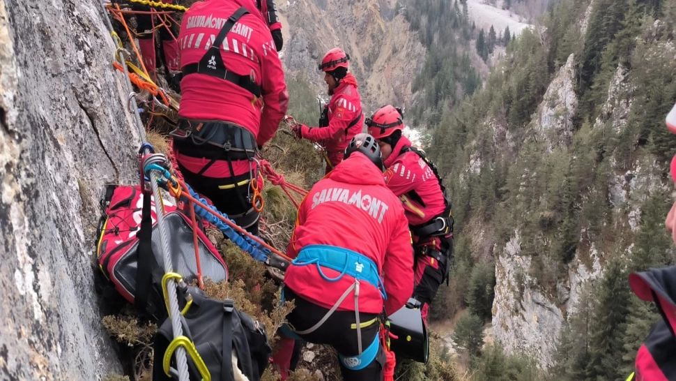 Un bărbat rănit grav în județul Neamț după ce a căzut într-o prăpastie în zona Bicaz Chei