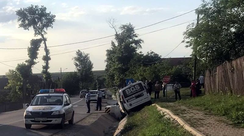 Ambulanță BGS, implicată într-un accident rutier