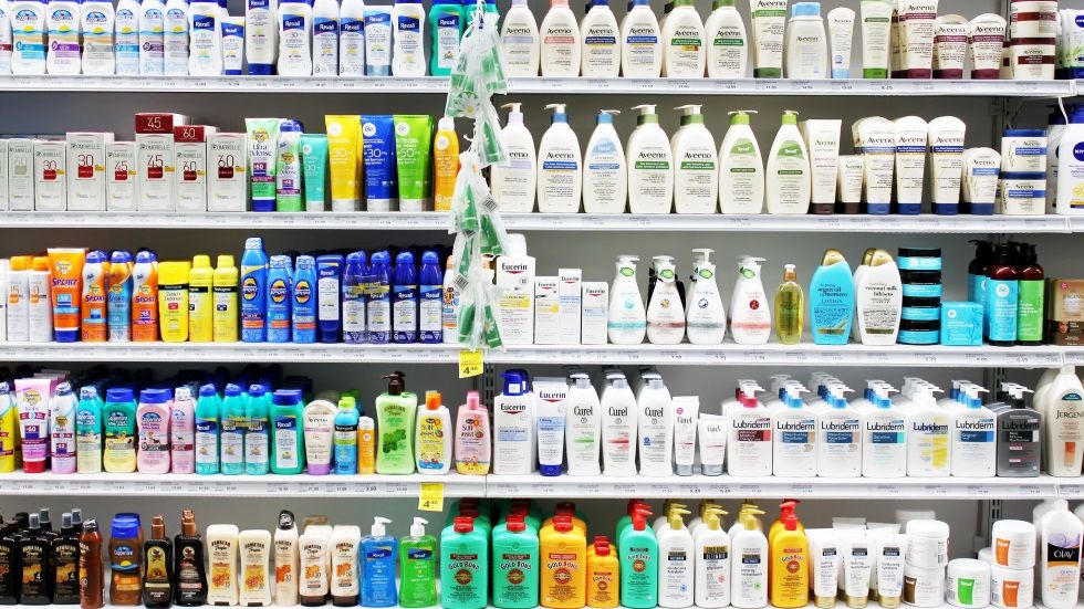 Și-a riscat libertatea pentru câteva produse cosmetice