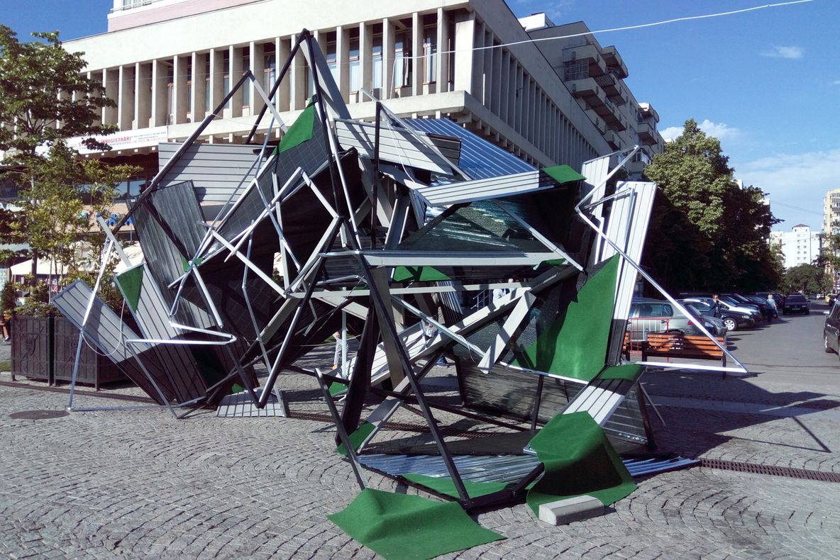 Instalația creată de Clemens Behr, mutată de pe Pietonal